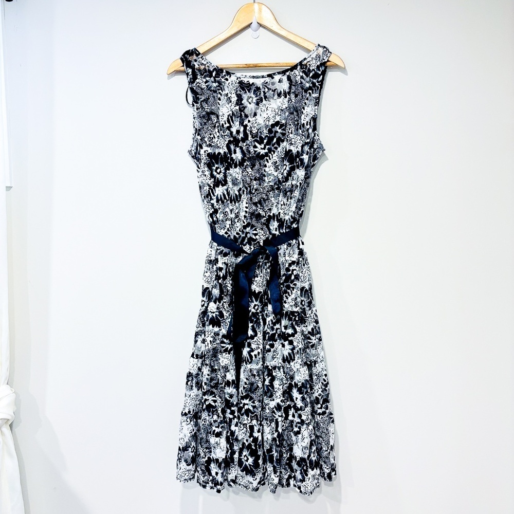 🌼NWOT🌼 LAURA Blue floral dress with lace
